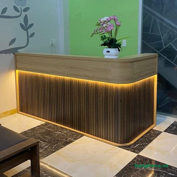 quay le tan spa bo cong 2m2 x 95cm Quầy bo cong 2m x 95cm lam sóng nhựa