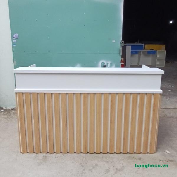 Quầy lễ tân chữ U lam sóng gỗ