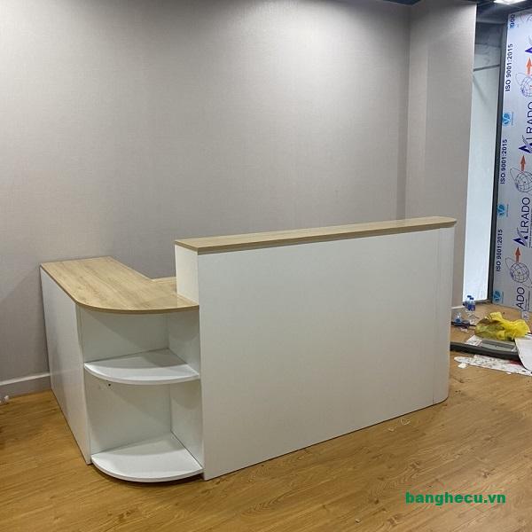 Quầy lễ tân bo cong chữ L giá rẻ