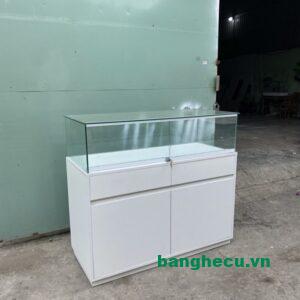 Tủ kính trưng bày 1m2 màu trắng giá rẻ