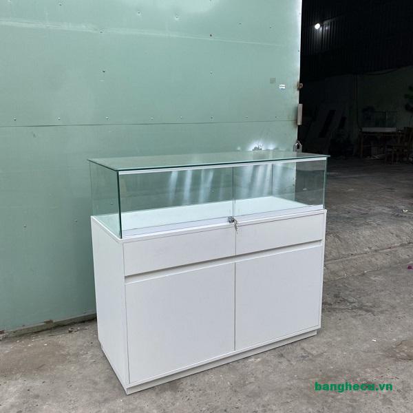 Tủ kính trưng bày 1m2 màu trắng giá rẻ