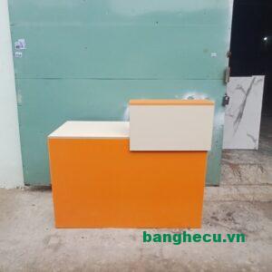 Quầy lễ tân 1m2 thanh lý màu cam