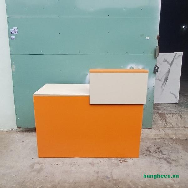 Quầy lễ tân 1m2 thanh lý màu cam