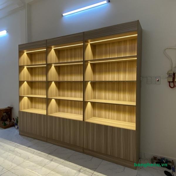 Tủ trưng bày túi xách 3m x 2m4 giá rẻ