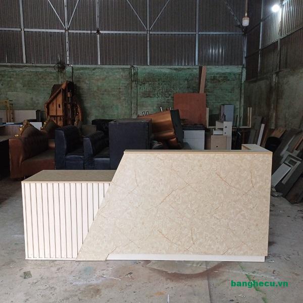 thanh ly quay le tan 2m4 mau kem van da Thanh lý quầy lễ tân 2m4 màu kem vân đá