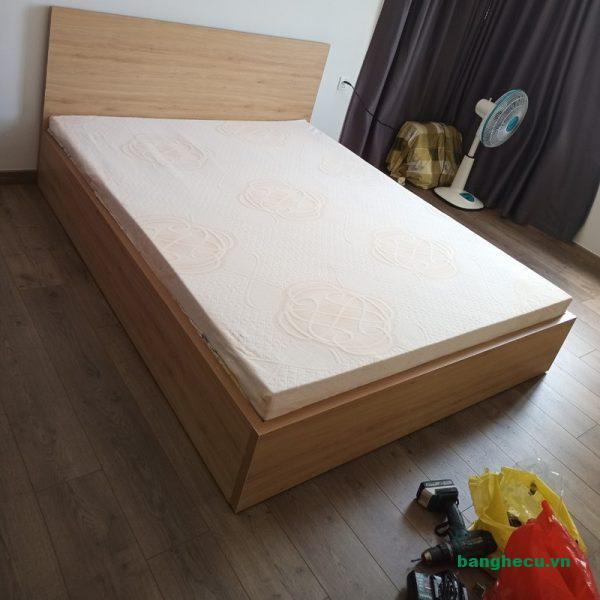 Giường ngủ 1m8x2m màu vân gỗ thanh lý