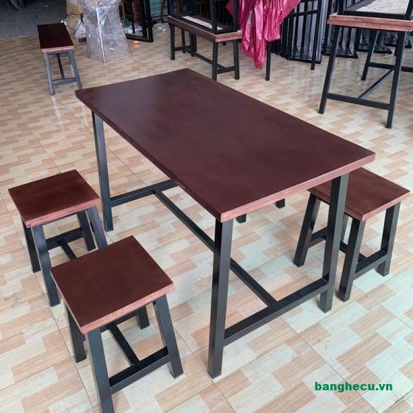 Bàn quán ăn kèm 4 ghế chân sắt tồn kho
