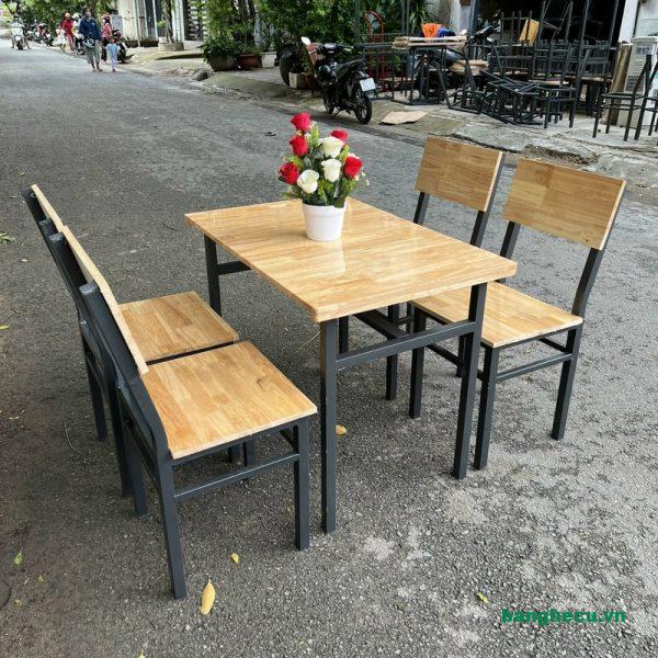 Bộ bàn ghế gỗ quán ăn khung sắt tồn kho
