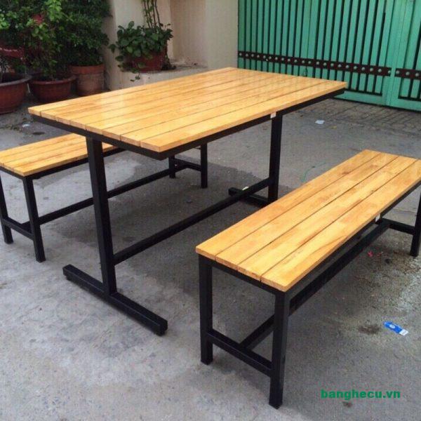 Bộ bàn ghế quán ăn mặt gỗ thông chân sắt tồn kho