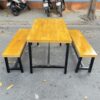 Bàn ăn mặt gỗ kèm 2 băng ghế dài chân sắt 1m2 tồn kho