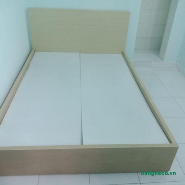 Giường ngủ MDF 1m2x2m mới 99%