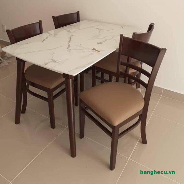 Bộ bàn ăn cabin 4 ghế gỗ màu nâu mới 99%