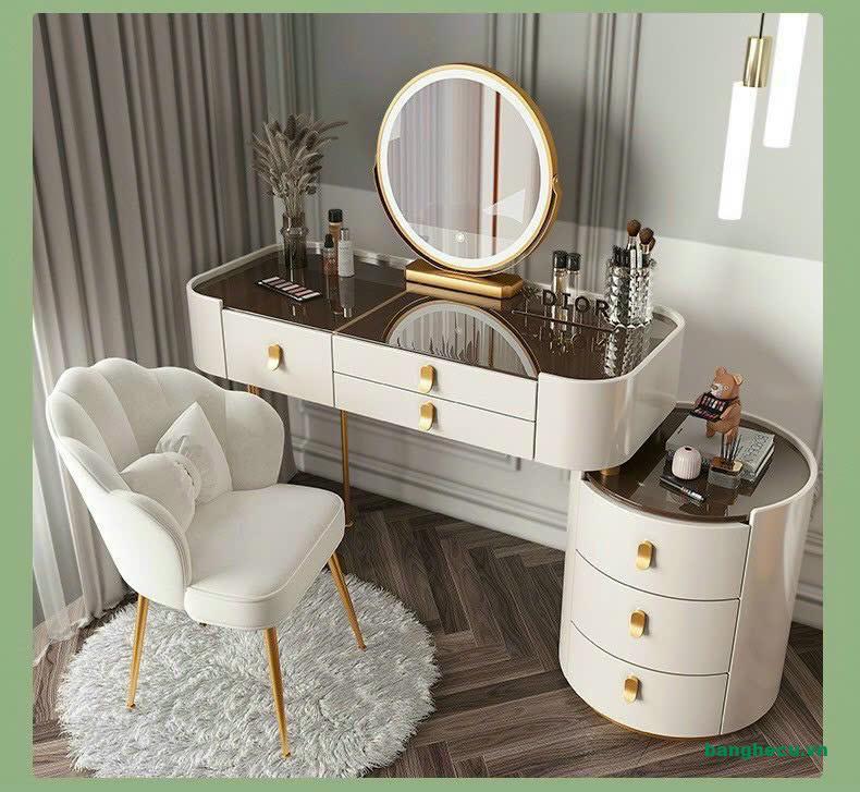 Bàn phấn trang điểm thông minh mới 99%