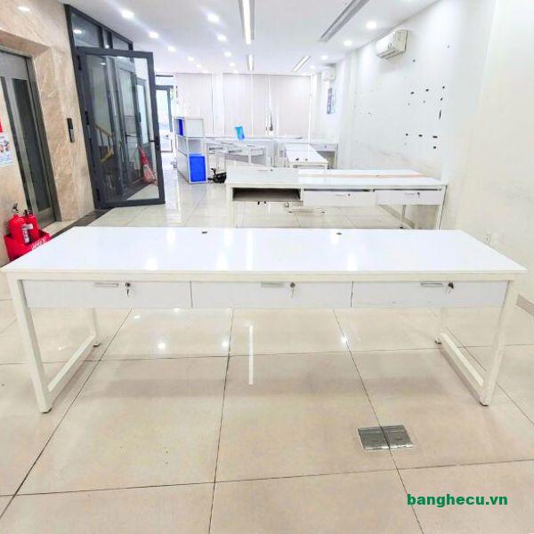 Bàn chân sắt làm việc 2m4x60cm mới 90%