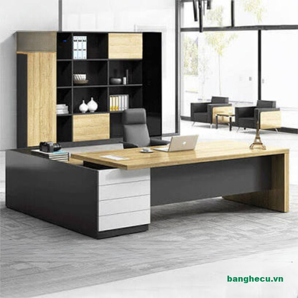 ban-giam-doc-L-2m4-1m6-dep