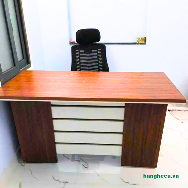 Bàn trưởng phòng 1m4 mới giá tại xưởng
