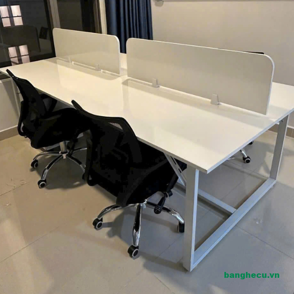 ban-lam-viec-nhom-4-cho