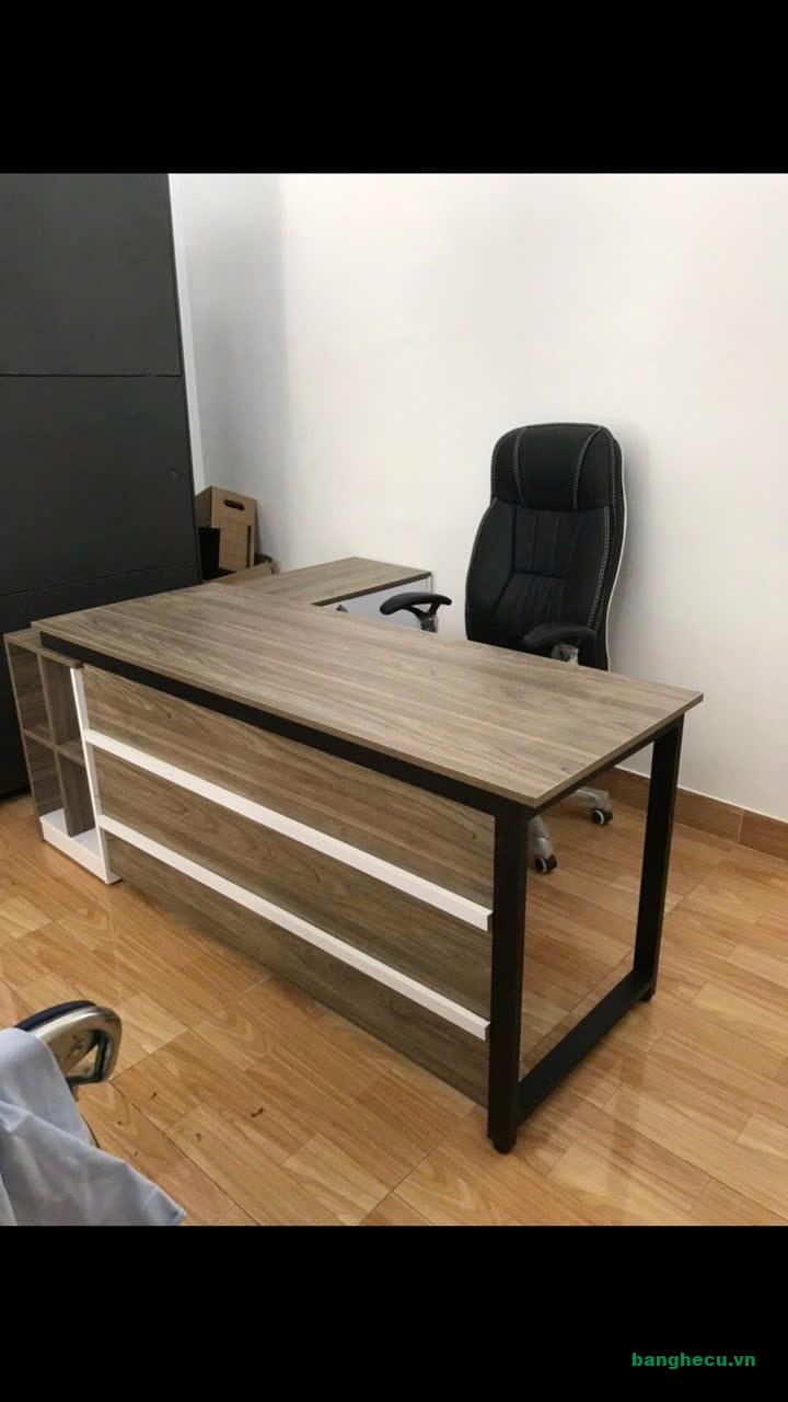 Bàn trưởng phòng chữ L chân sắt màu vân gô mới 100%