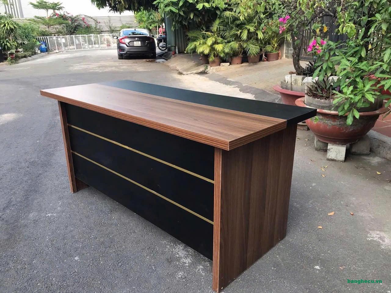 Bàn giám đốc 1m4 đóng mới giá tại xưởng