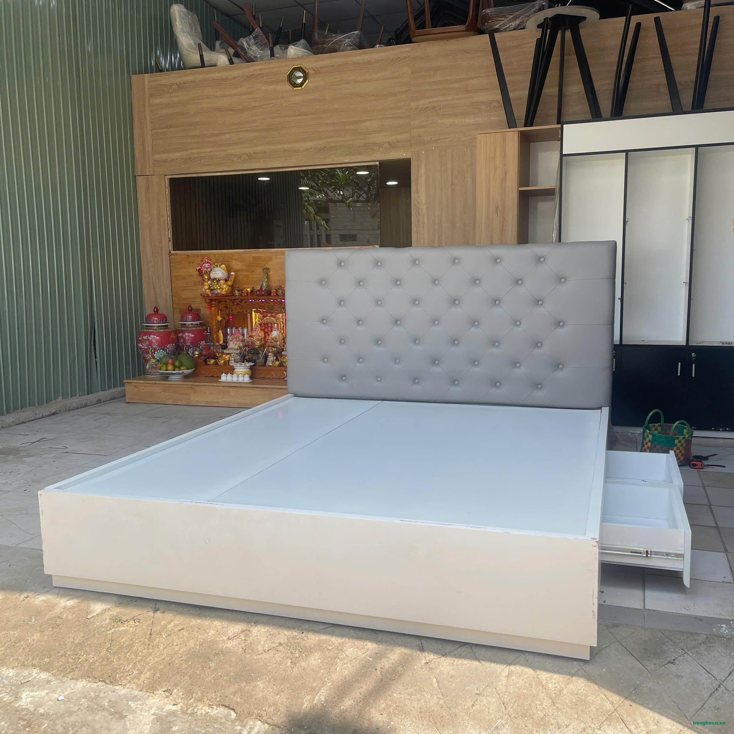 Giường 1m6 2 hộc cũ có nệm đầu giường thanh lý