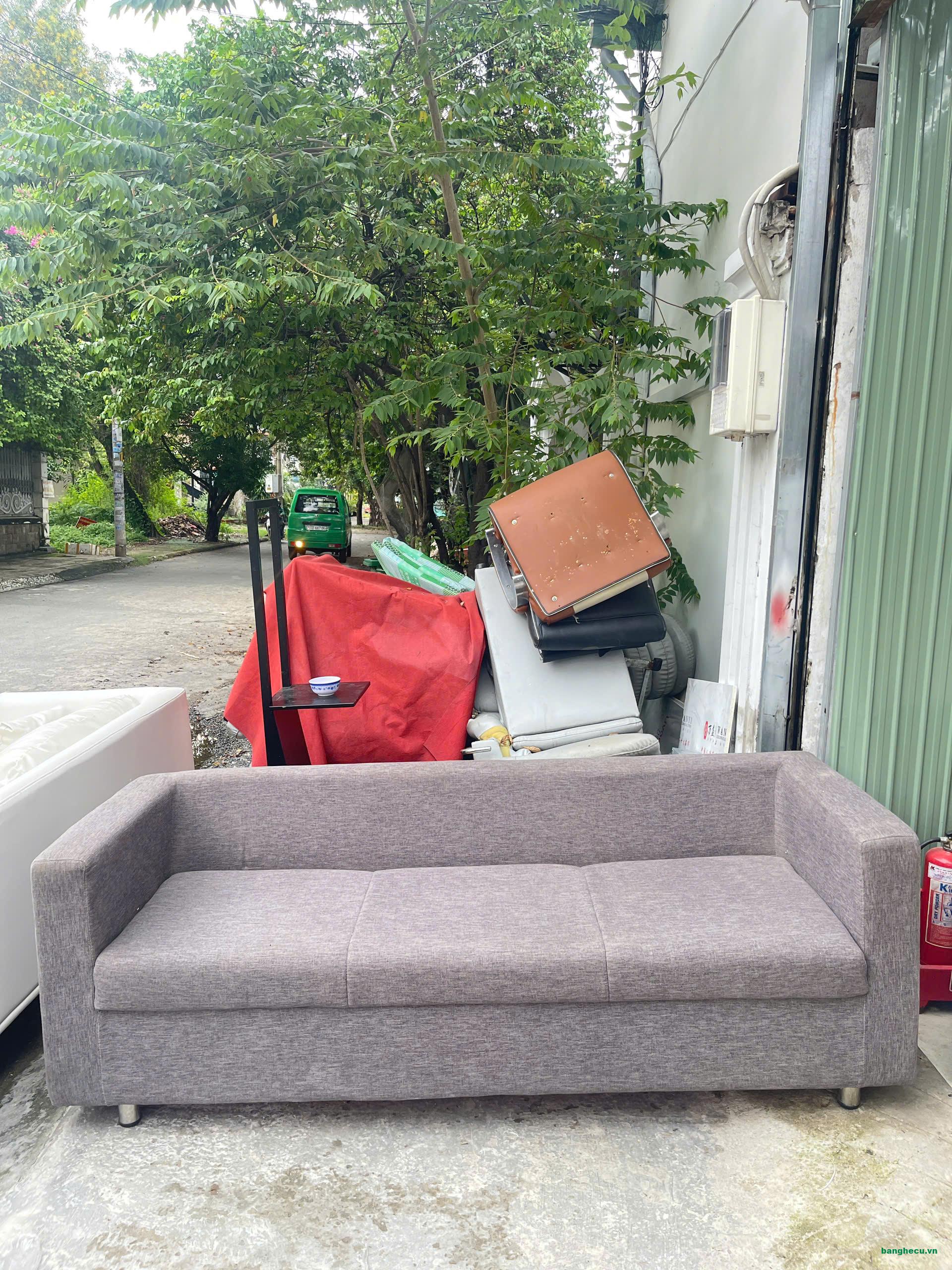 Băng ghế sofa màu xám mới 95% thanh lý giá rẻ