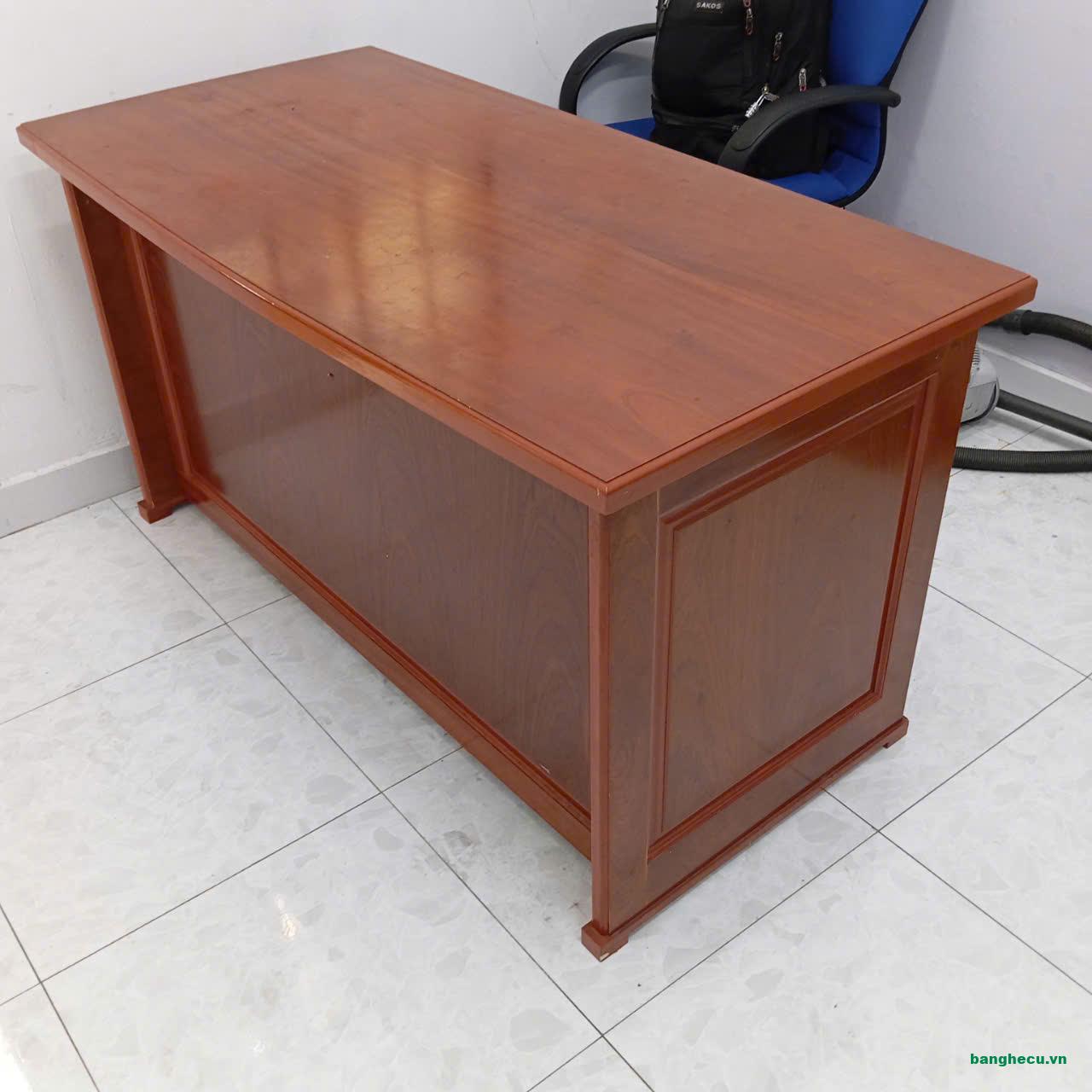 Thanh lý bàn giám đốc 1m4 gỗ tự nhiên có hộc