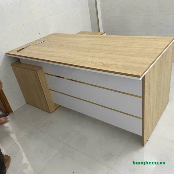 Bàn làm việc giám đốc chữ L gỗ MDF màu kem phối trắng