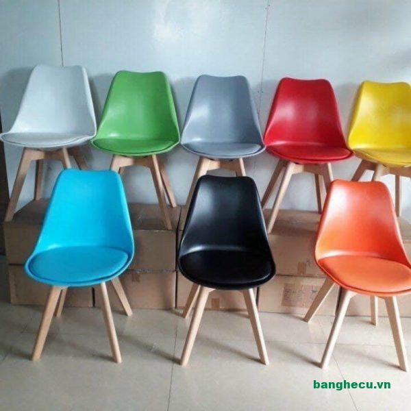 Ghế cafe Eames chân gỗ mặt nhựa nhiều màu