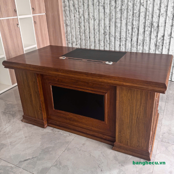 ban-giam-doc-hoa-phat-1m6-gia-re