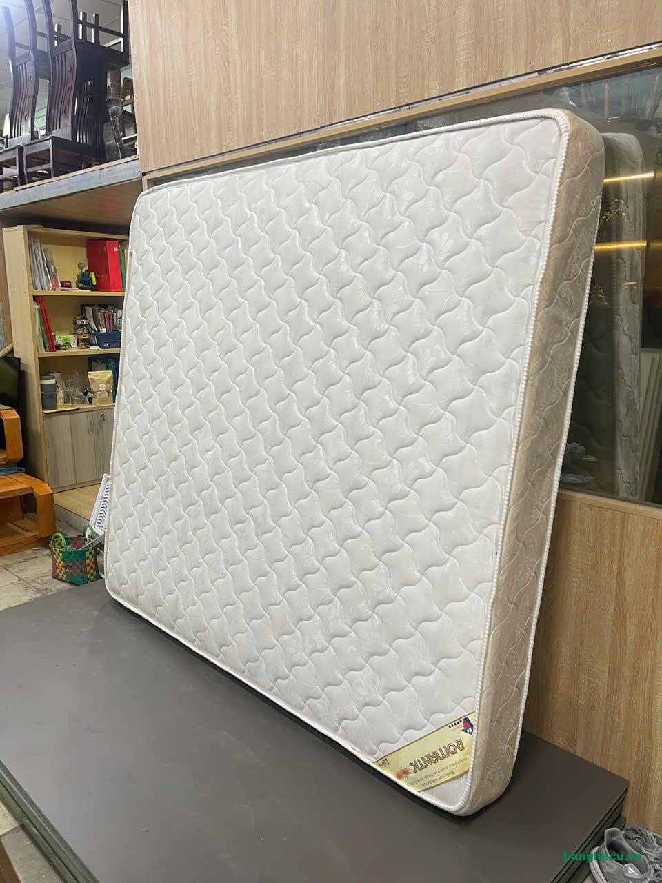 Thanh lý nệm lò xo 1m8 x 2m mới 95%