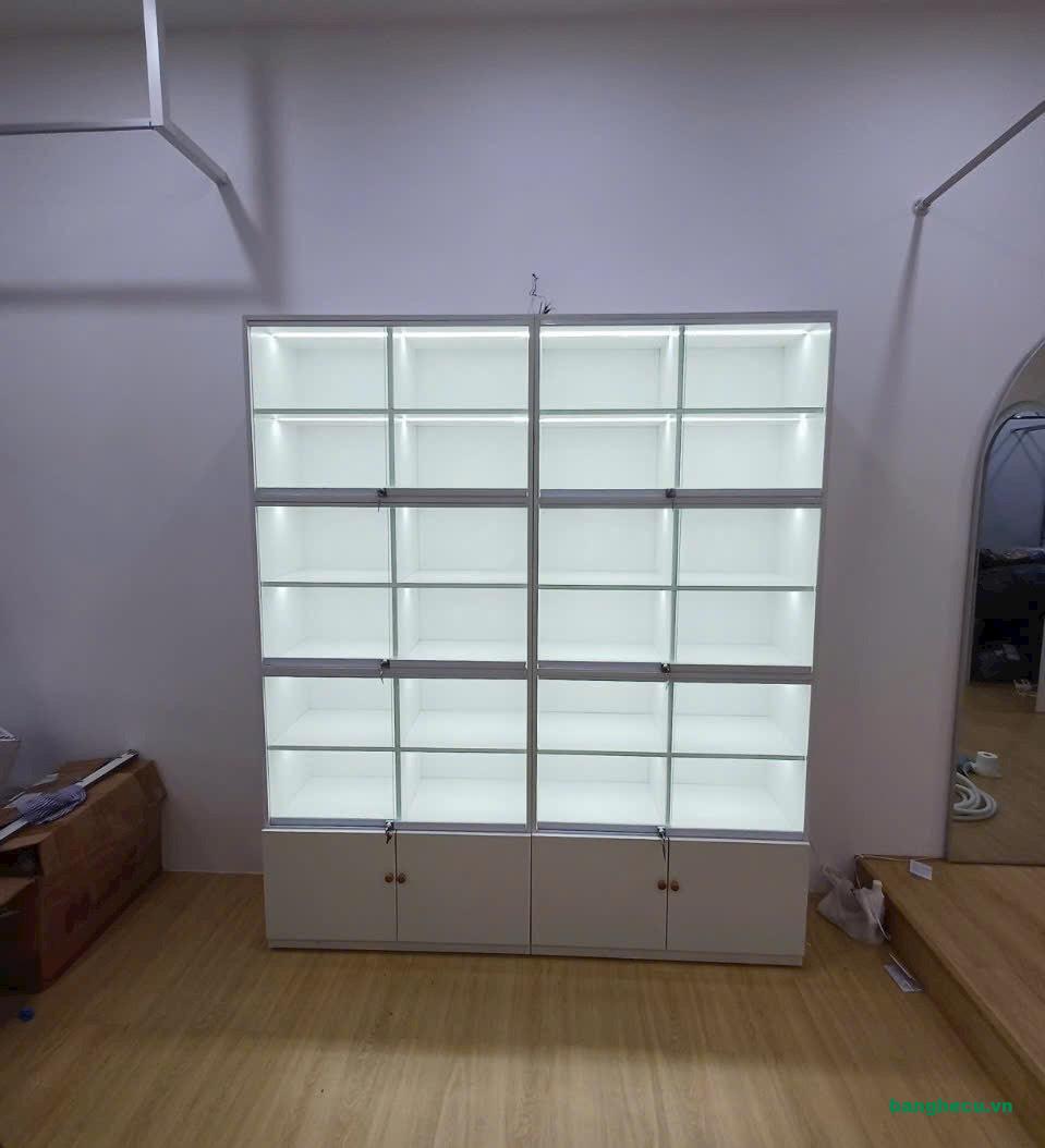 Tủ trưng bày 2m màu trắng có nhiều ngăn kệ