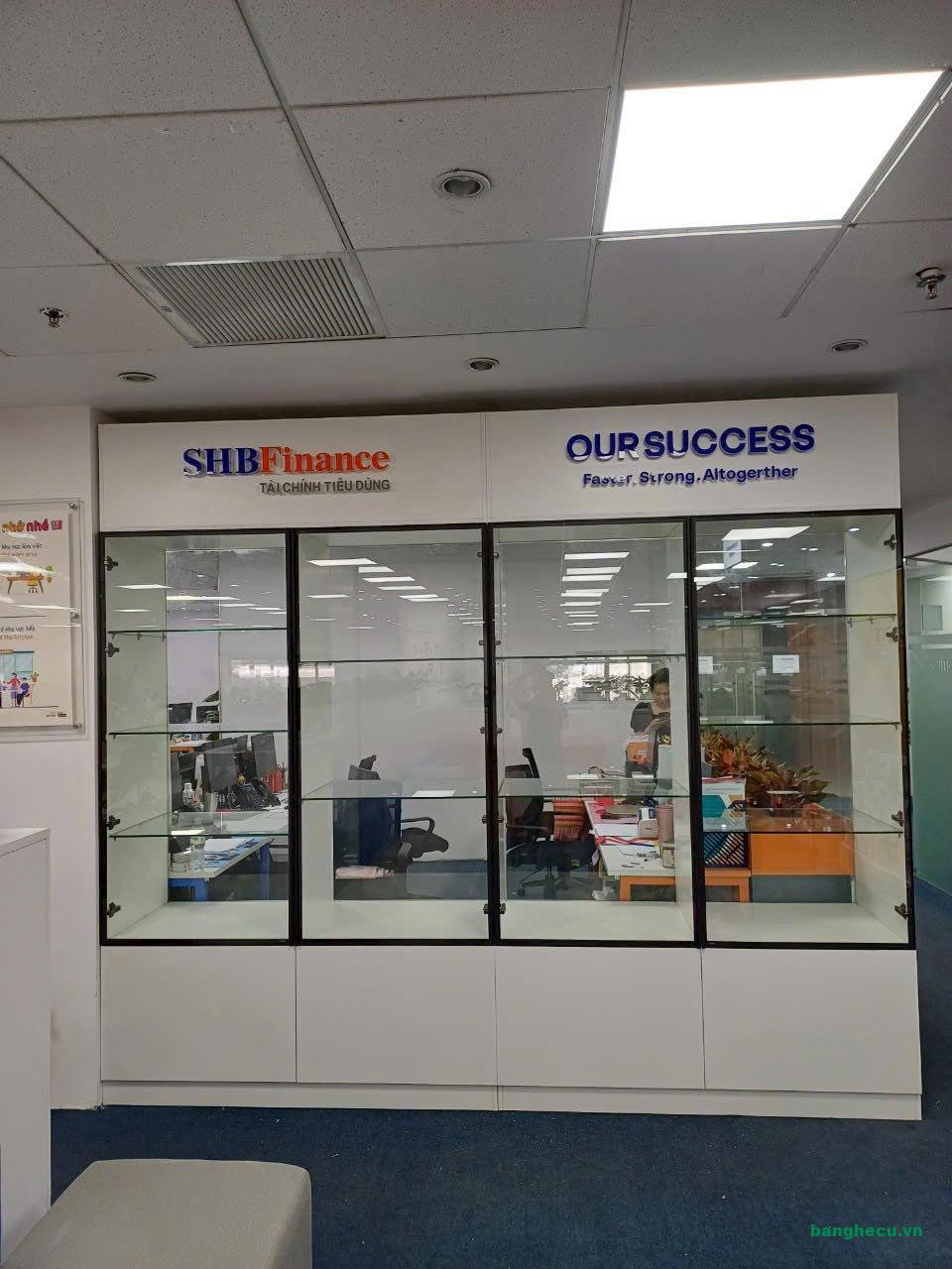 Tủ trưng bày 2m4 x 2m4 màu trắng giá rẻ