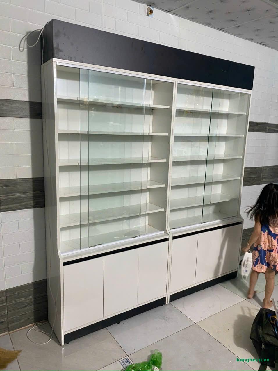 Tủ trưng bày 1m2 x 2m cửa kính lùa giá rẻ