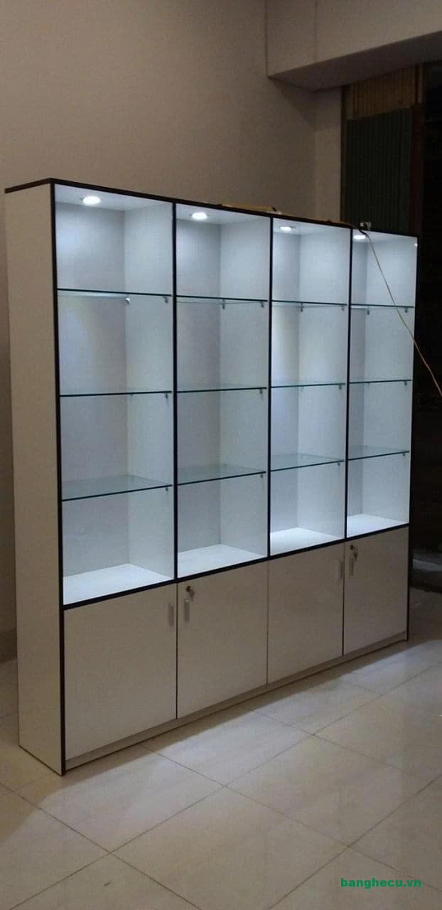 Thanh lý tủ trưng bày 2m x 2m ngăn kính có đèn