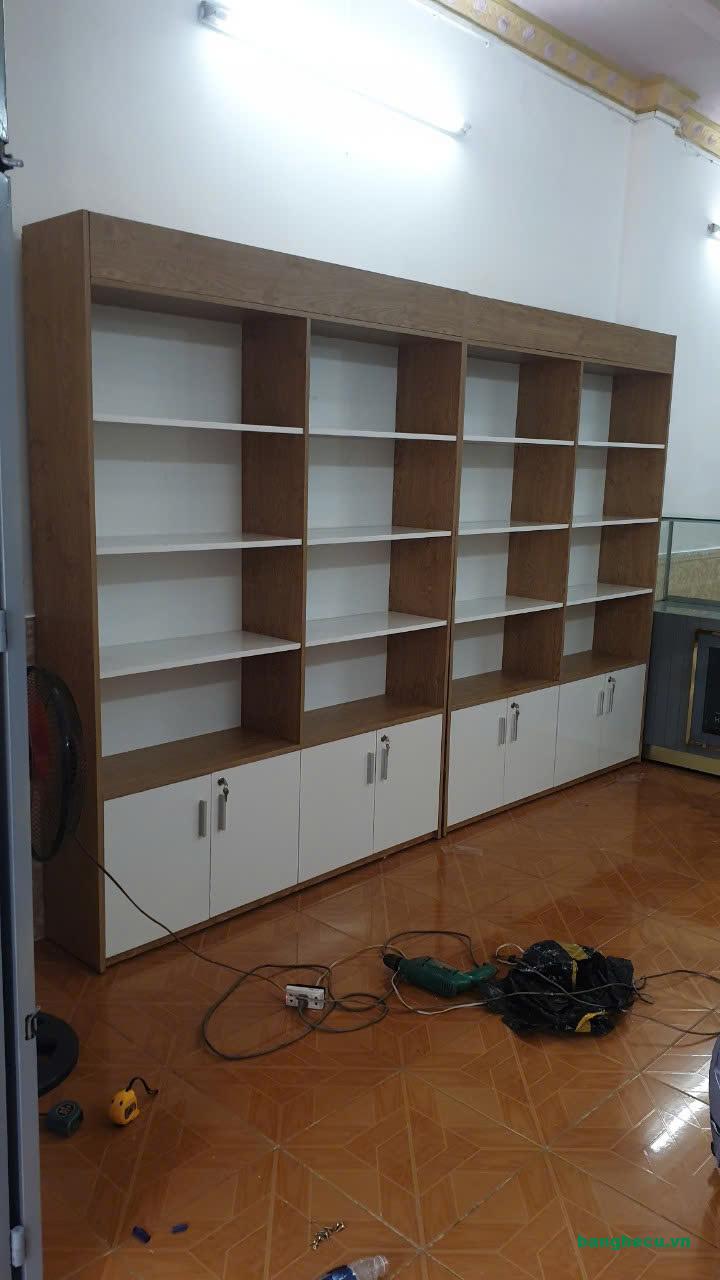 Tủ trưng bày 2m x 2m vân gỗ giá rẻ