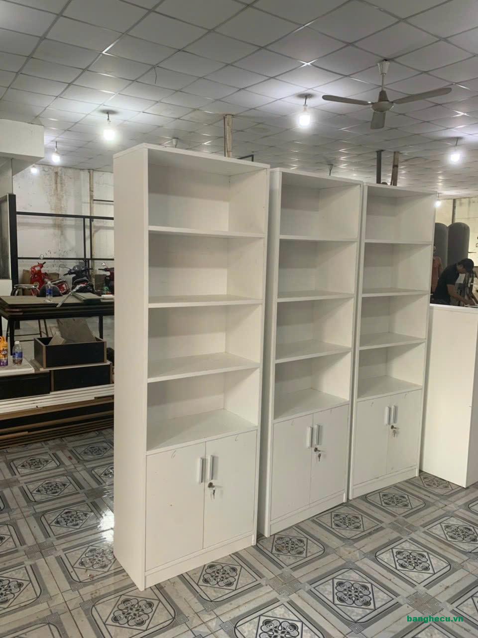 Tủ trưng bày mỹ phẩm màu trắng 80 x 2m giá rẻ