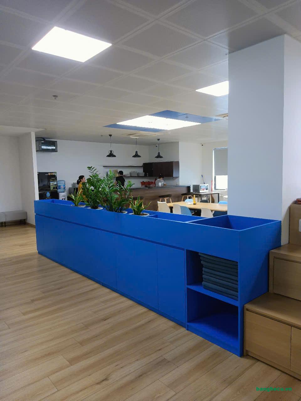 Thanh lý tủ hồ sơ có chậu để hoa mới 95%