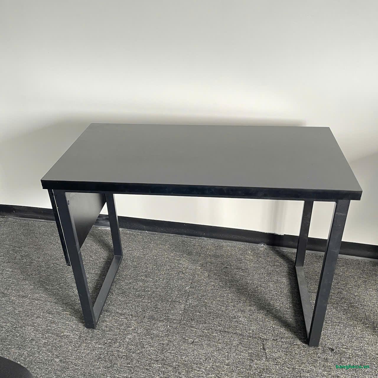 Thanh lý 300 bàn chân sắt 1m mặt bàn dày mới 95%