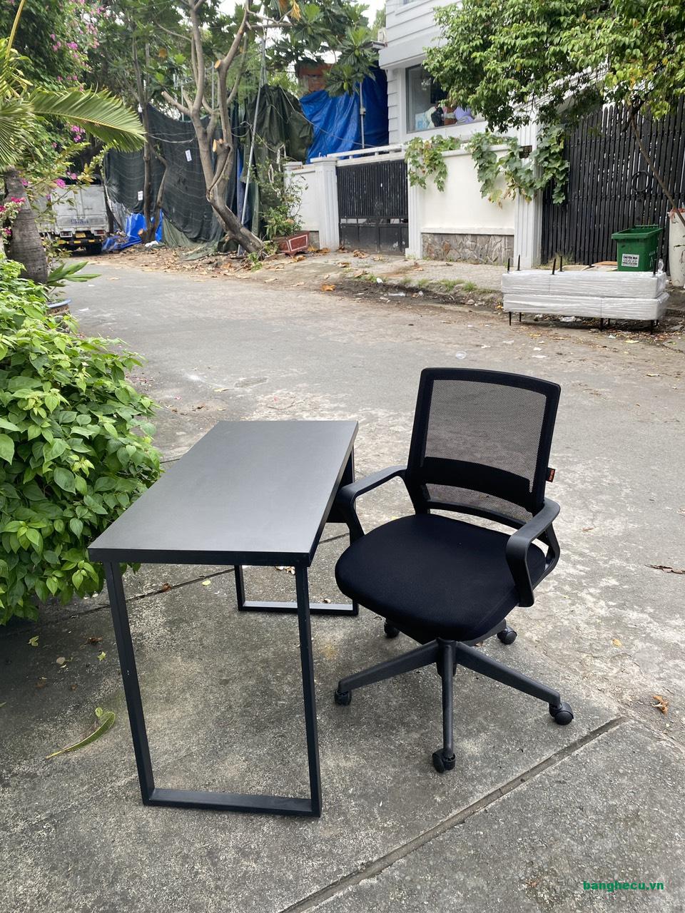 Bộ bàn ghế văn phòng Tân Hòa mới 95% giá rẻ