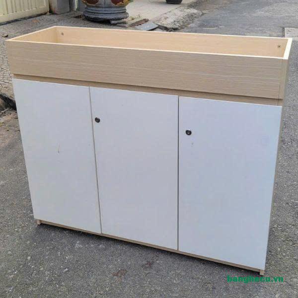 Thanh lý tủ hồ sơ có chậu để hoa mới 95%