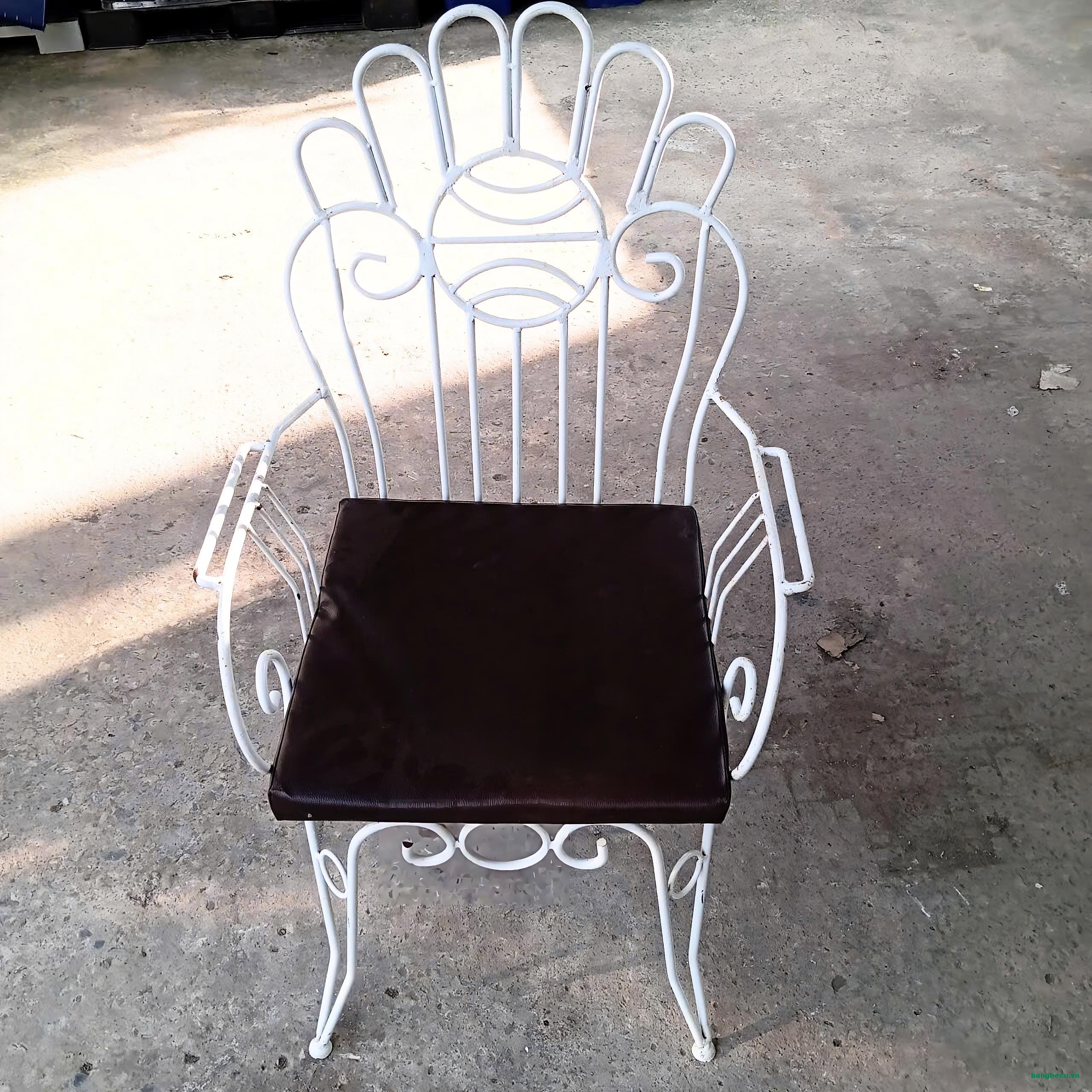 Bộ bàn ghế sắt nghệ thuật quán cafe ngoài trời màu trắng thanh lý - Ảnh 2