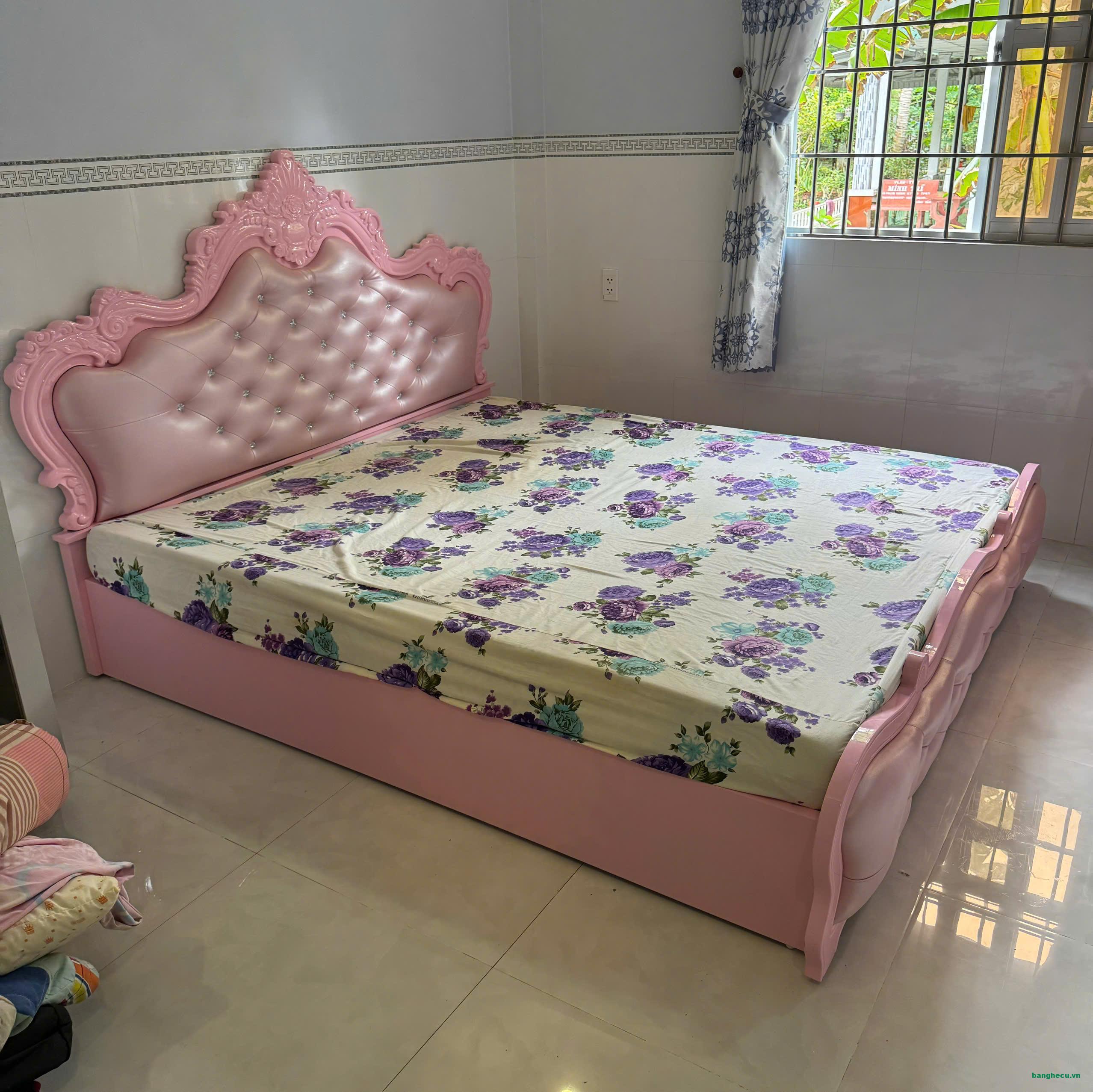 Thanh lý Giường ngủ hoàng gia bọc nệm màu hồng - Ảnh 3