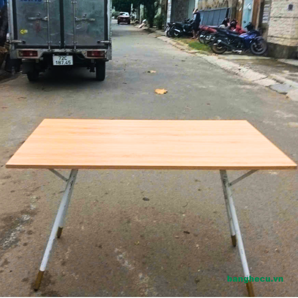 Bàn chân sắt decor 1m2x60cm mặt gỗ công nghiệp mới 90%