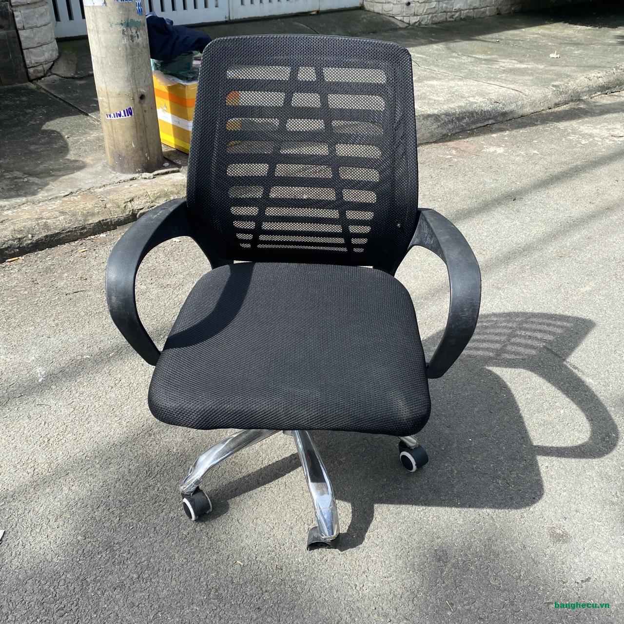 Ghế xoay nhân viên lưng lưới màu đen thanh lý