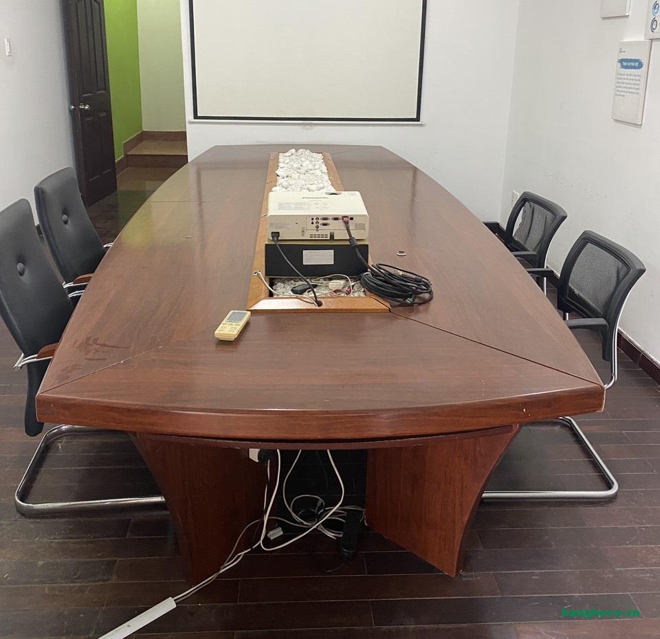 Thanh lý Bàn họp văn phòng gỗ màu nâu hàng vip