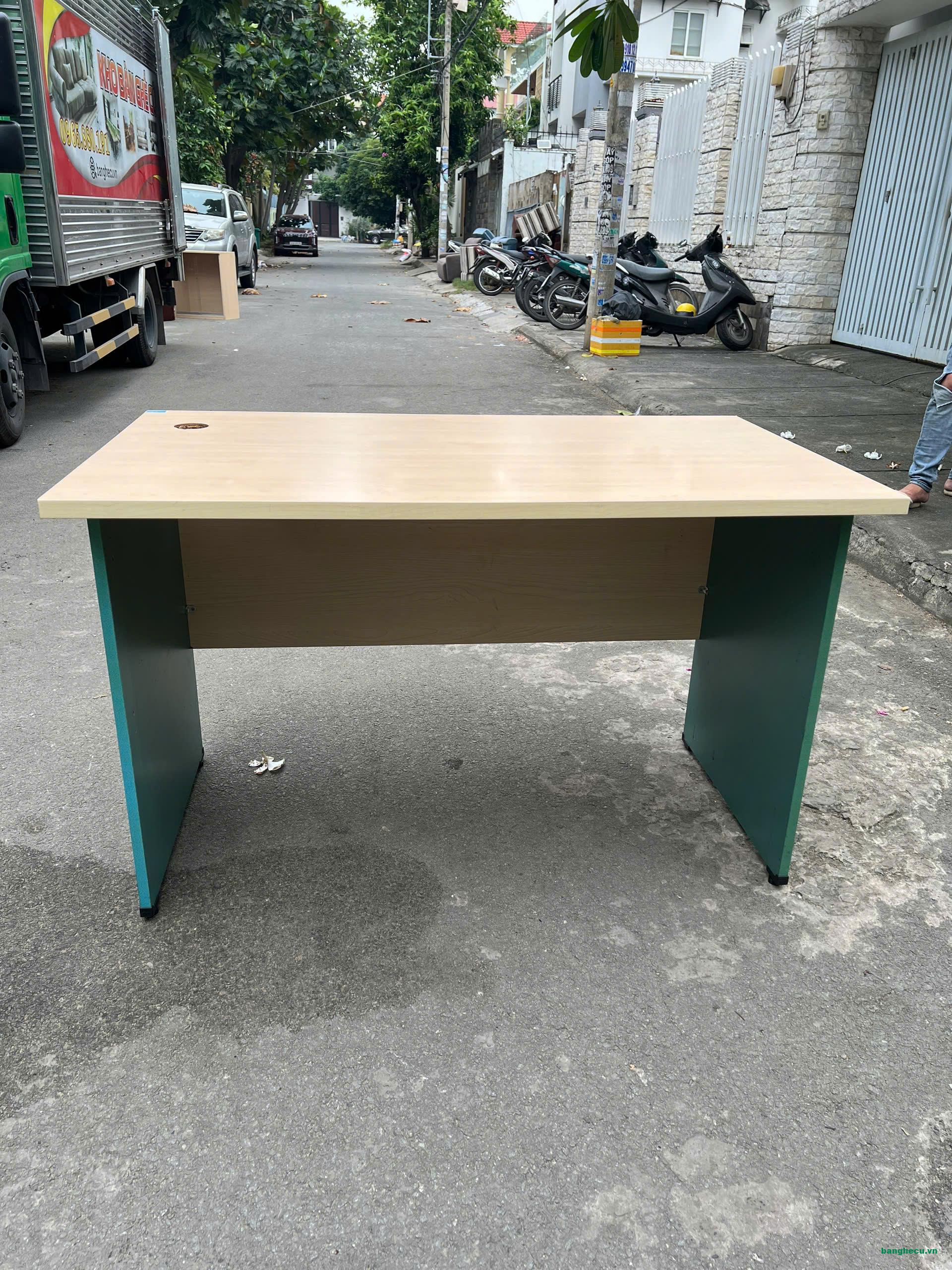 Bàn làm việc không hộc Hòa Phát 1m2x70cm mới 90% - Ảnh 2
