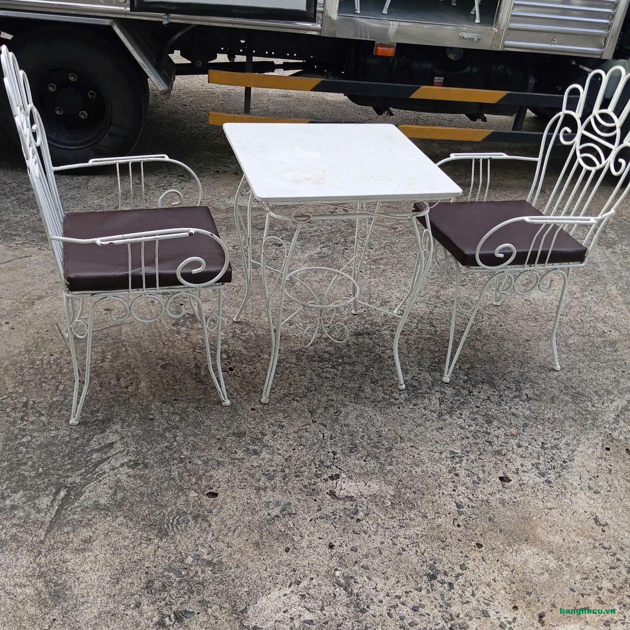 Bàn sắt cafe mặt vuông dùng cho sân vườn thanh lý - Ảnh 3