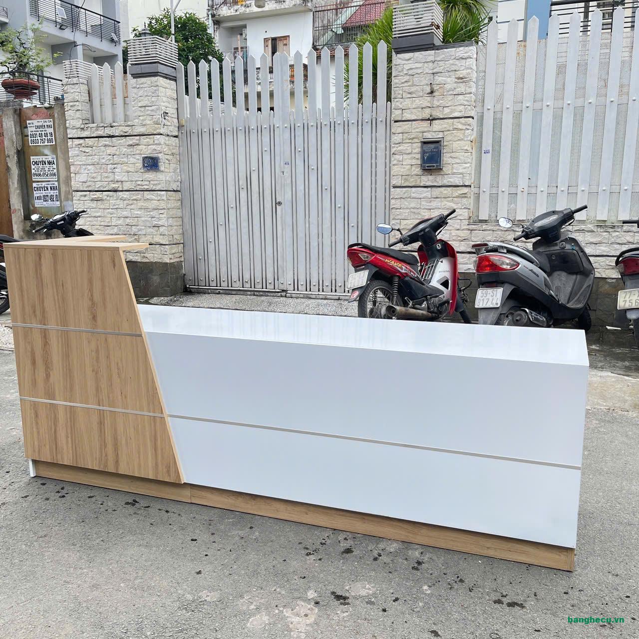 Bàn quầy lễ tân gỗ MDF dài 2m đóng mới (hàng sẵn) - Ảnh 2