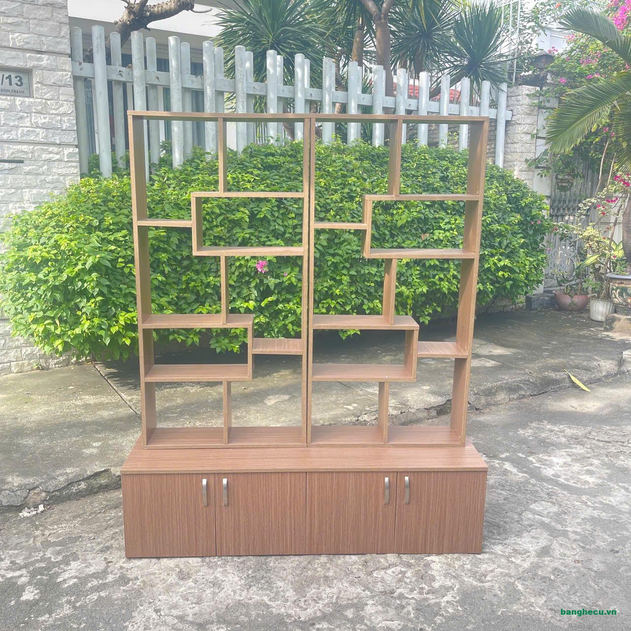 Kệ trưng bày gỗ công nghiệp màu nâu 1m6x1m8 cũ đẹp - Ảnh 2