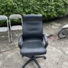 Ghế xoay Trưởng phòng bọc da màu đen mới 90%